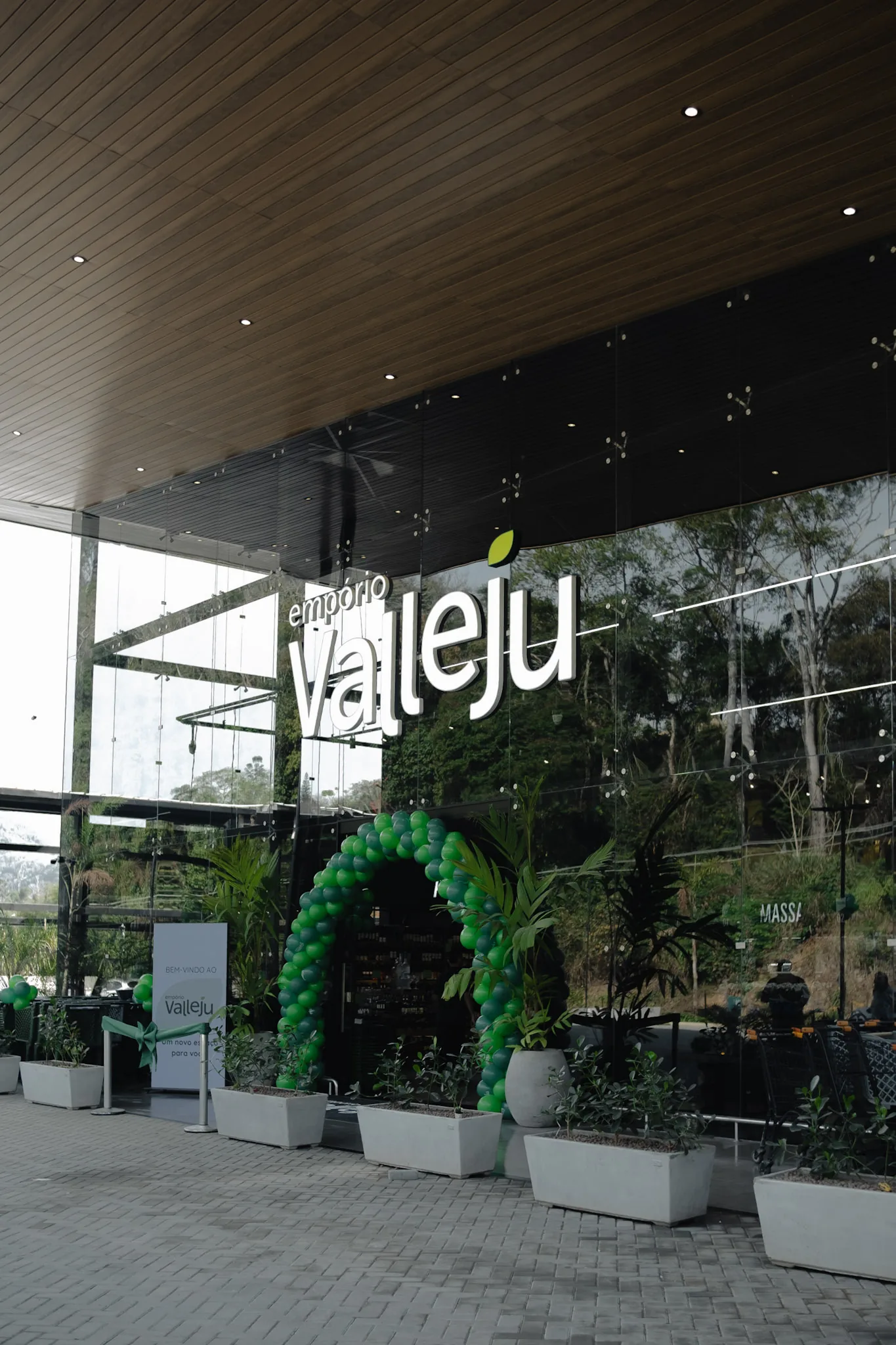 Fachada do Empório ValleJu, negócio local atendido em Petrópolis