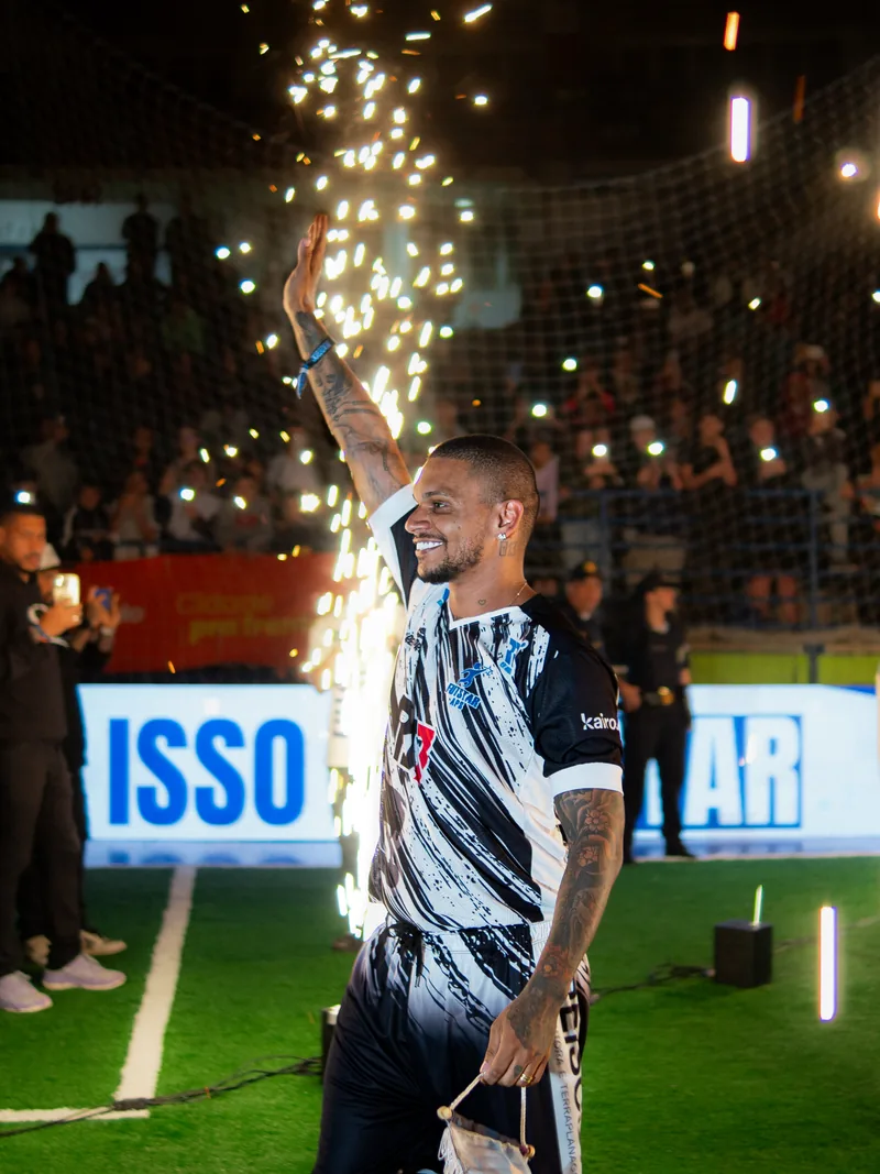Entrada de atleta no Futstar com efeitos de luz